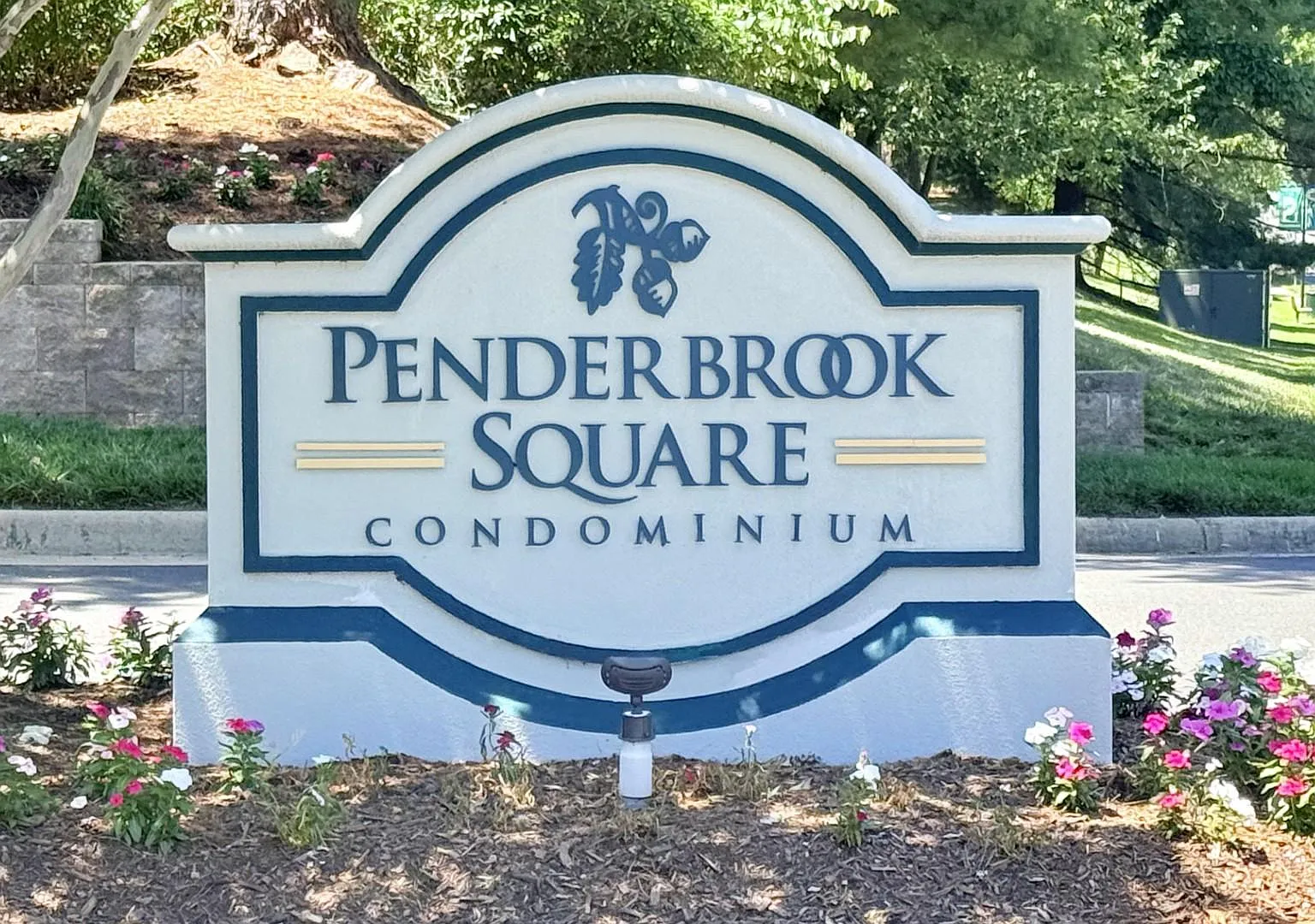 Penderbrook Square Condo — Photo 1