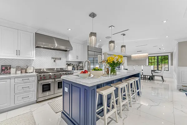 Sold by PRENDAMANO REAL ESTATE | media 18