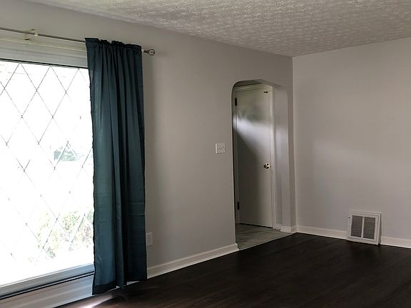 3rd image of 611 E Park Ave