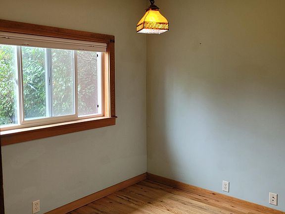 3rd image of 825 Woodford Ave #A
