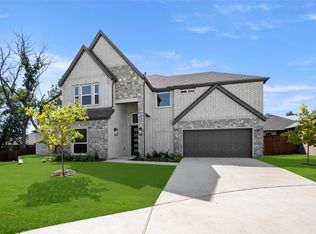 2817 White Plains Dr, Midlothian, TX 76065