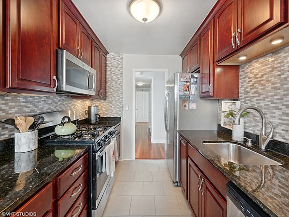 4th image of 3440 N Lake Shore Dr APT 18A