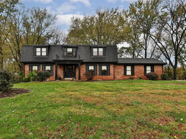 135 Royal Gate Dr, Saint Louis, MO 63141