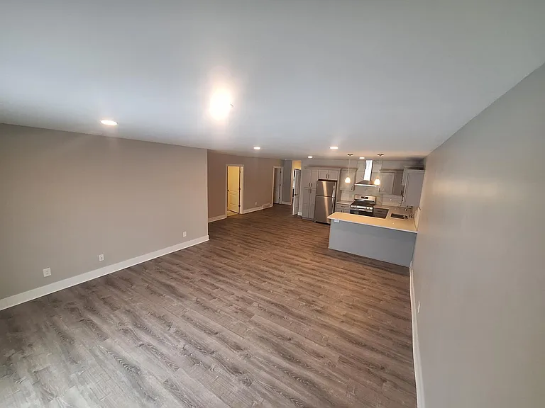 11290 Broadway St — Photo 50