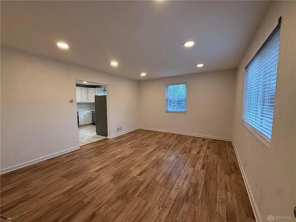 3 bed, 1.0 bath, 1100 sqft, $1,700 — Photo 4