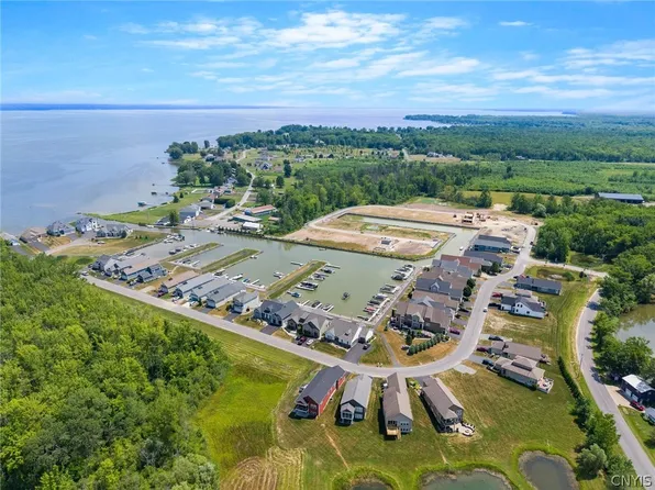 61 Harbour Town, Bridgeport, NY 13030