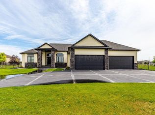 1925 Burlington Dr, West Fargo, ND 58078