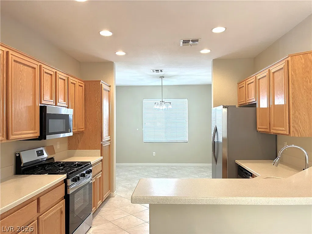 2 bed, 2.0 bath, 1901 sqft, $2,295 — Photo 4