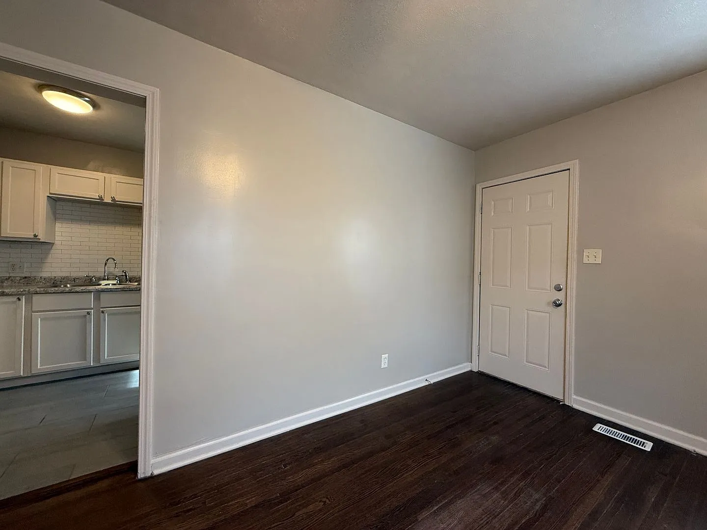2 Bedroom with a Full Basement and Garage — Photo 3