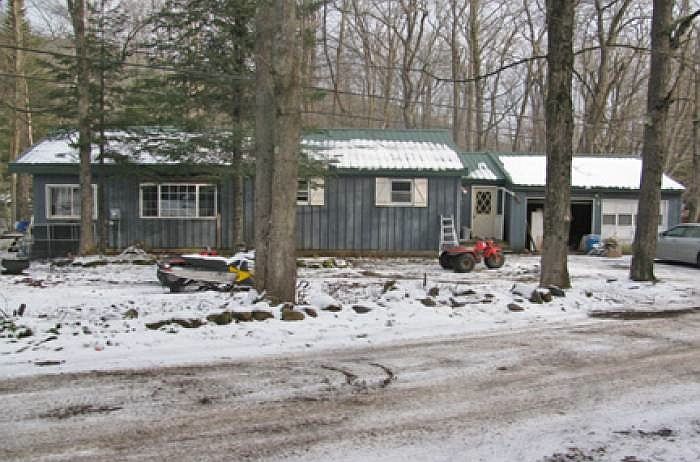 1st image of 118 W Stoner Lake Rd