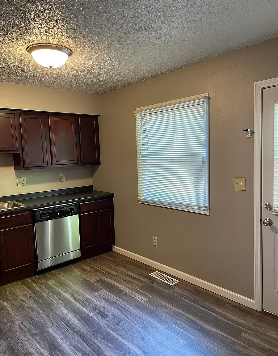 419 S Governor St — Photo 3