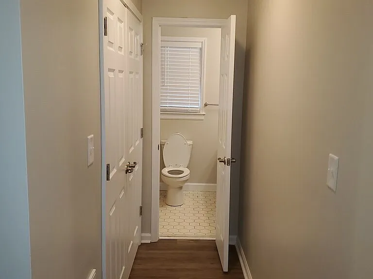 307 N Church St #D2 — Photo 4