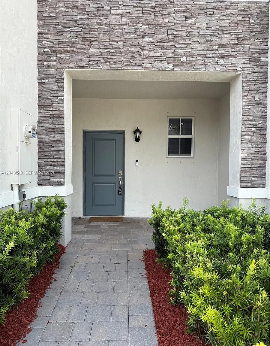 Cedar At Keys Gate — Photo 4