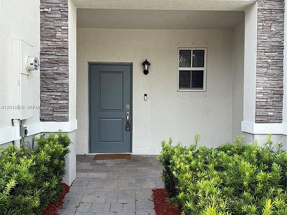 4th image of 782 SE 18th St
