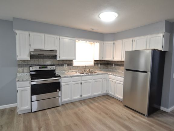 4th image of 108 E Mary Ave