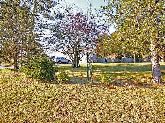 3rd image of 57 Seabreeze Ave