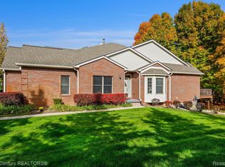 9506 Kingsway Cir, Clarkston, MI 48348