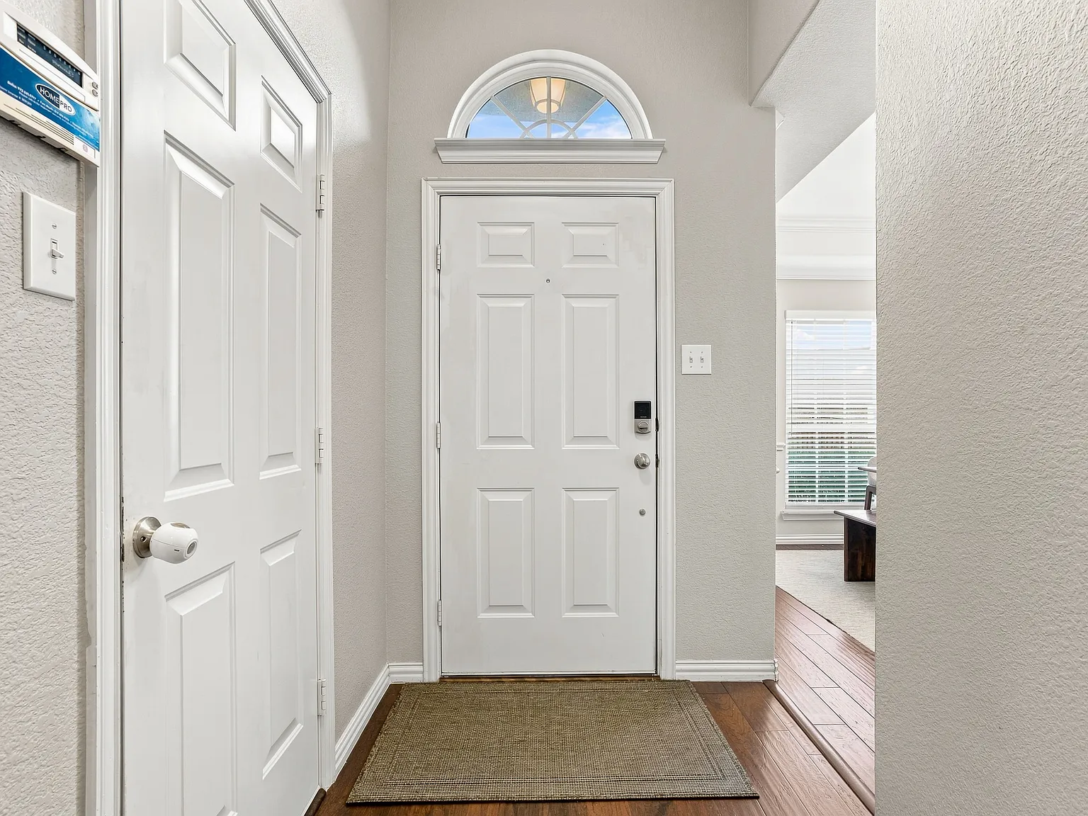 4 bed, 2120 sqft, $2,900 — Photo 3
