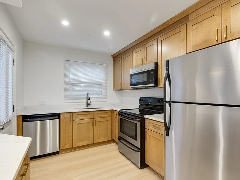 620 Hough St #A — Photo 10
