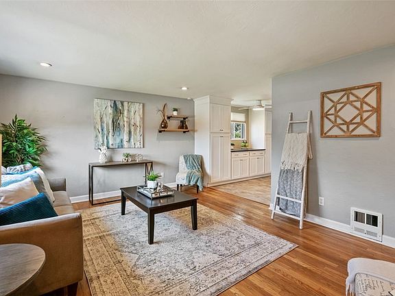 2nd image of 845 Kerry Hill Dr