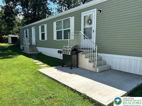 8220 Airport Rd Trailer 17, Northampton, PA 18067