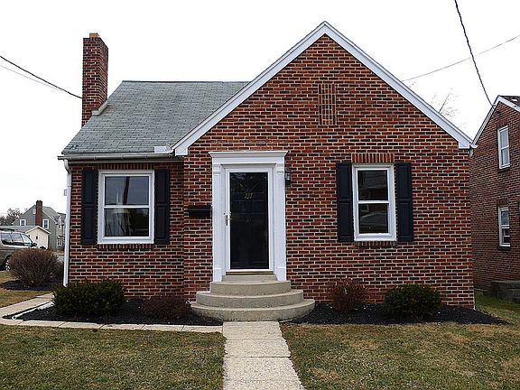 Great curb appeal, full glass storm door
