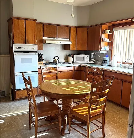 1317 McKinley Pkwy — Photo 2