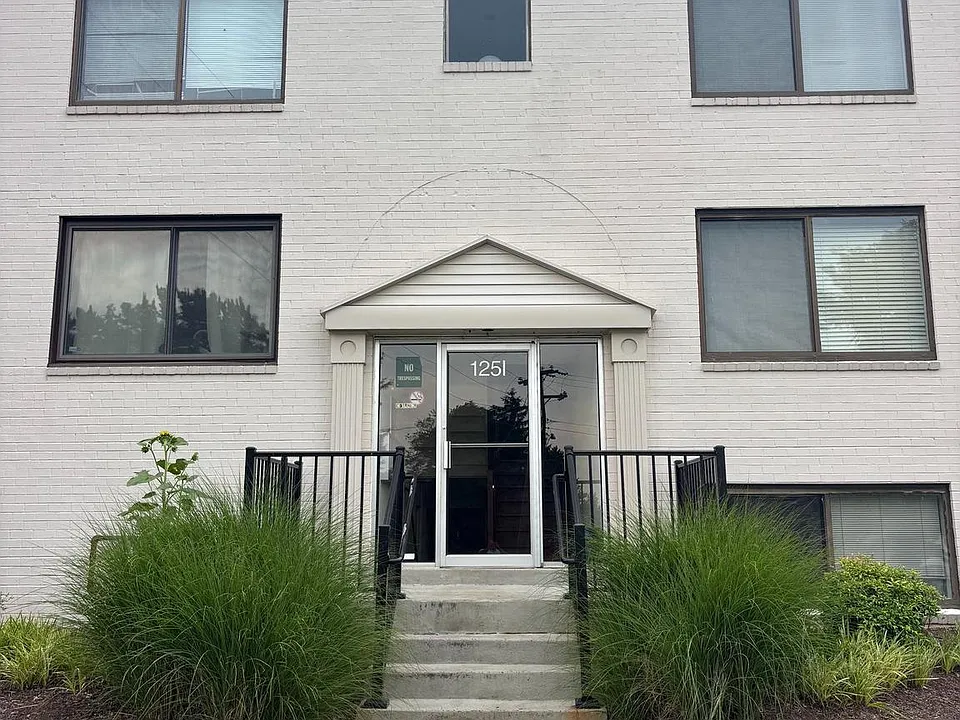 125 Clubhouse Dr SW #1-I