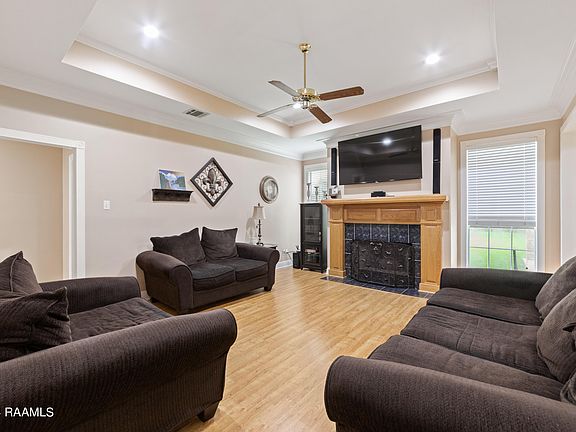 4th image of 411 Darlene Dr