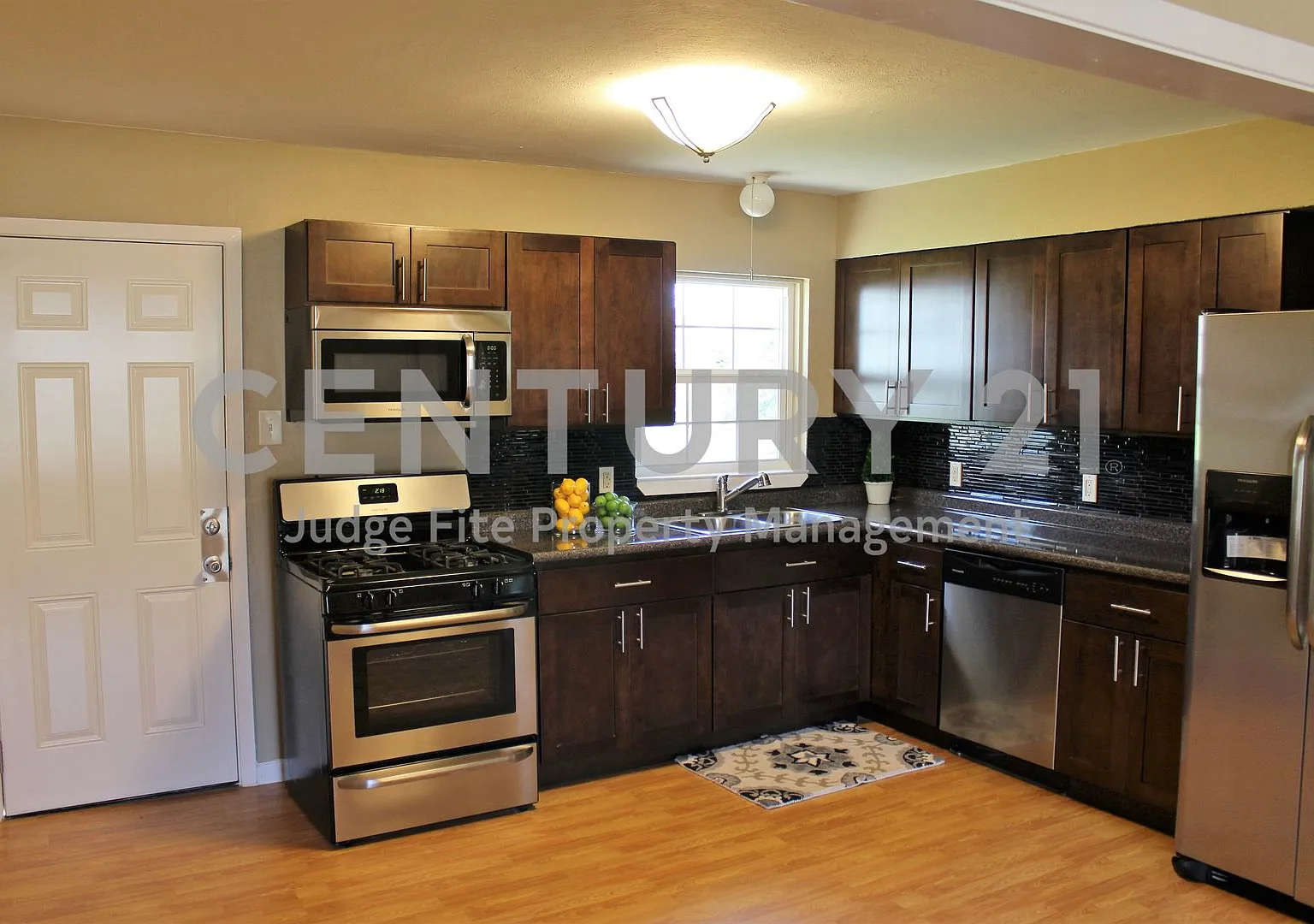 Charming 3/1 in Great Dallas Location For Rent! — Photo 3