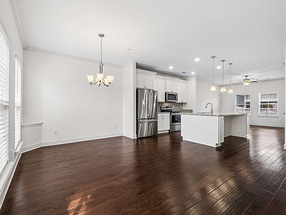 4th image of 253 Mary Ann Cir