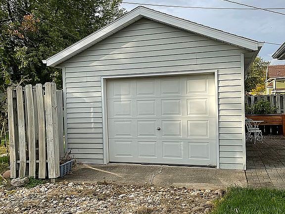 3rd car garage behind house
