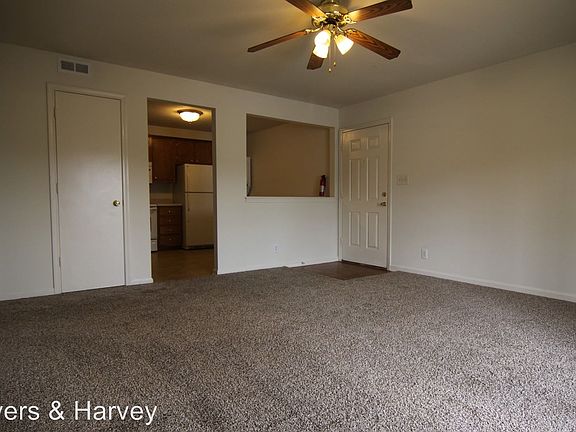 3rd image of 313 Lansinger Ln APT A