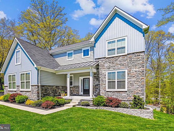 3rd image of 3621 Woodholme Dr