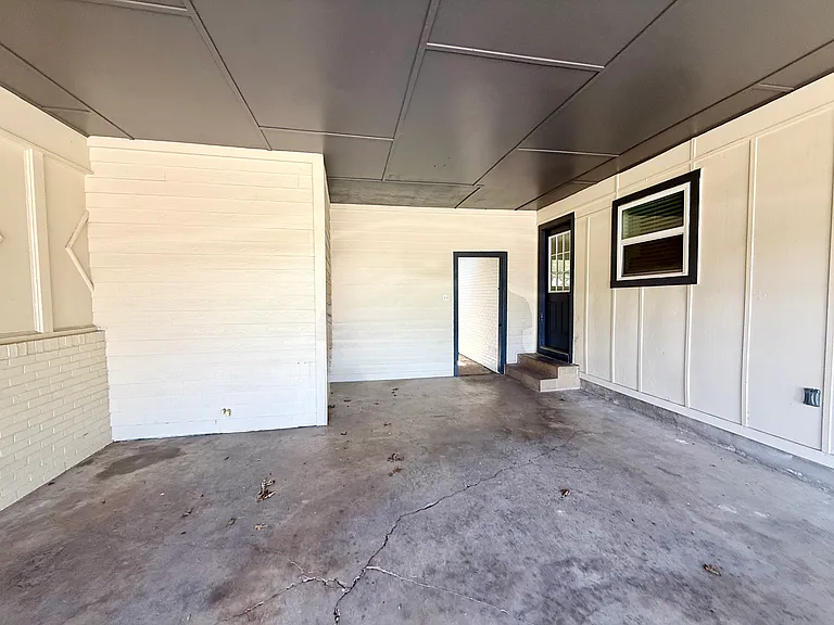 1411 W Shields Dr — Photo 16
