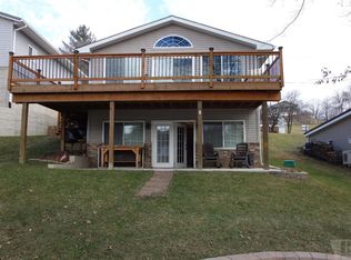 1021 Lakeshore Dr, Brooklyn, IA