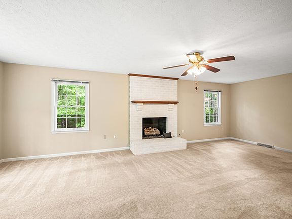 5th image of 202 Sheffey Dr