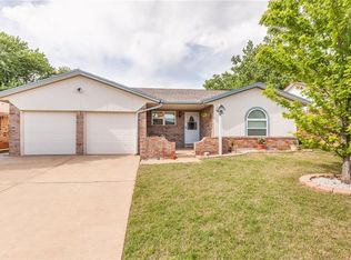 1033 NW 21st St, Moore, OK 73160