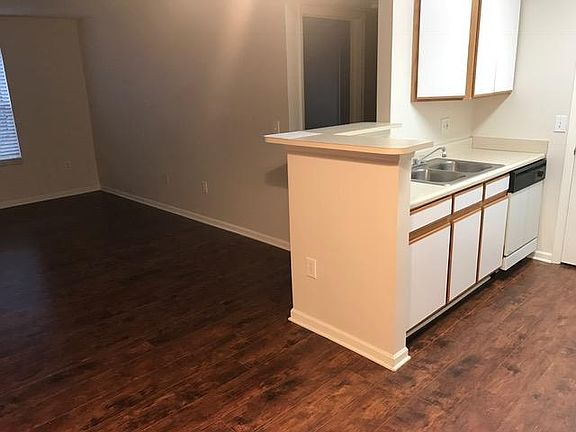 5th image of 789 Millcrest Dr