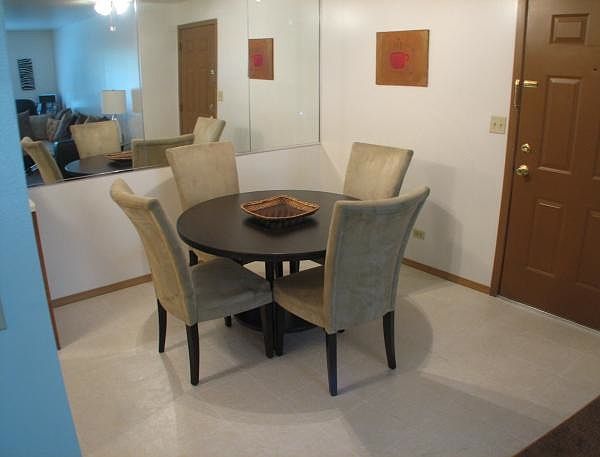 2nd image of 3447 Sheridan Rd APT 305
