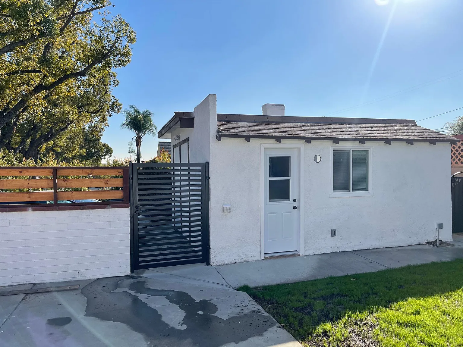 1 bed, 325 sqft, $2,000 — Photo 2