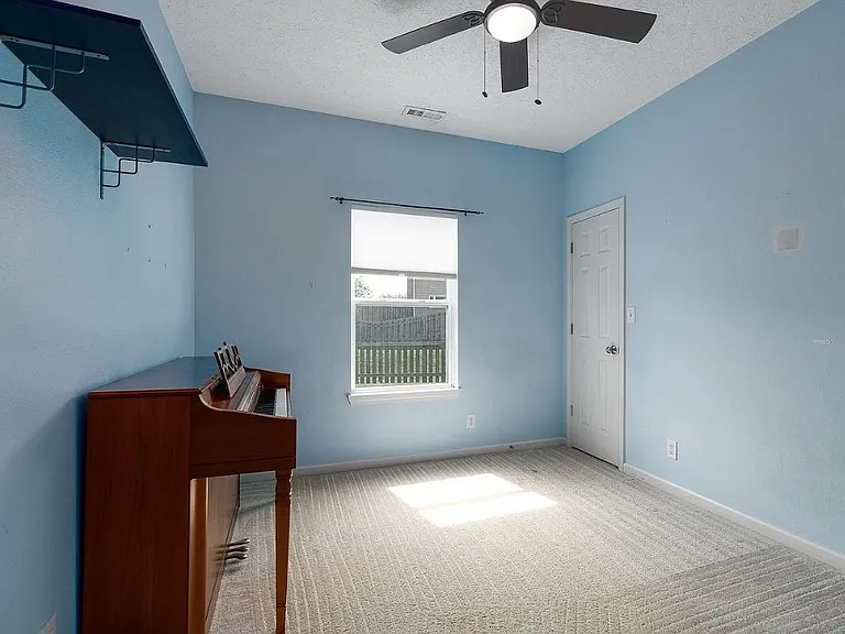 4570 Matthew St — Photo 13