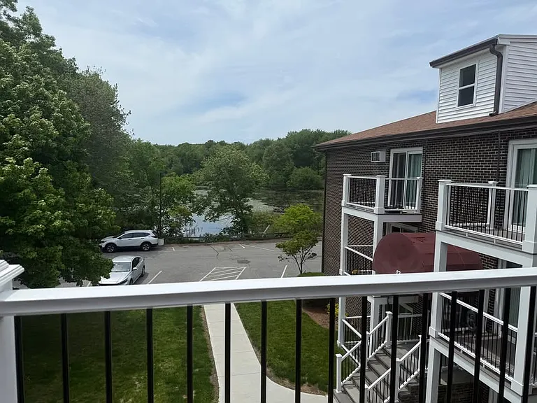 Pondsview Apartments — Photo 98