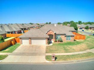3013 Brookstone Lakes Dr, Yukon, OK 73099
