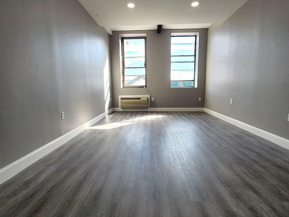1st image of 69 Sparta Ave #320