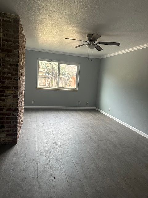 1st image of 7727 Oakcreek Dr