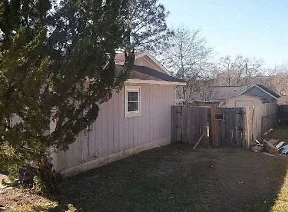 4th image of 2309 Brookwood Dr