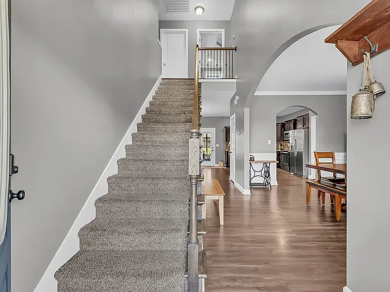 109 Easton Dr — Photo 4