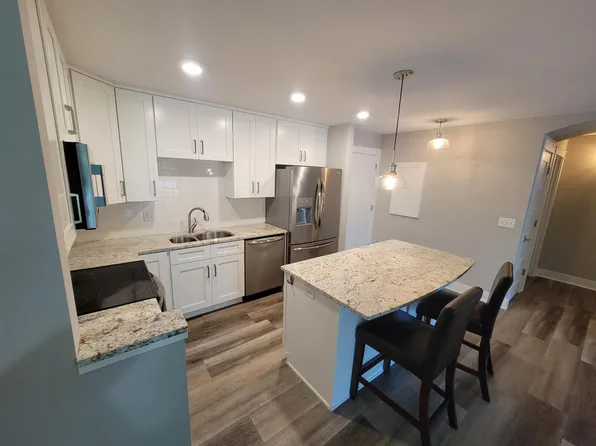10401 Cedar Lake Rd Unit 207, Minnetonka, MN 55305