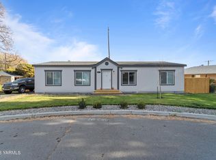 207 N 67th Pl, Yakima, WA 98908